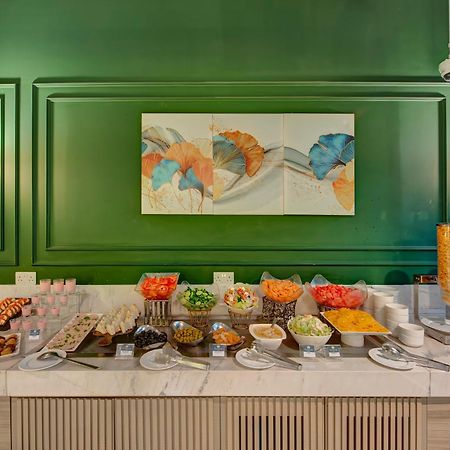 Wescott Hotel Дубай Екстериор снимка