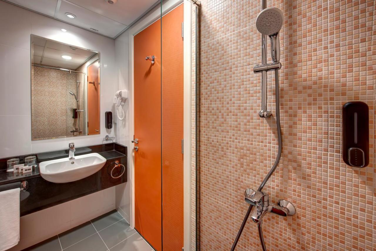 Wescott Hotel Дубай Екстериор снимка