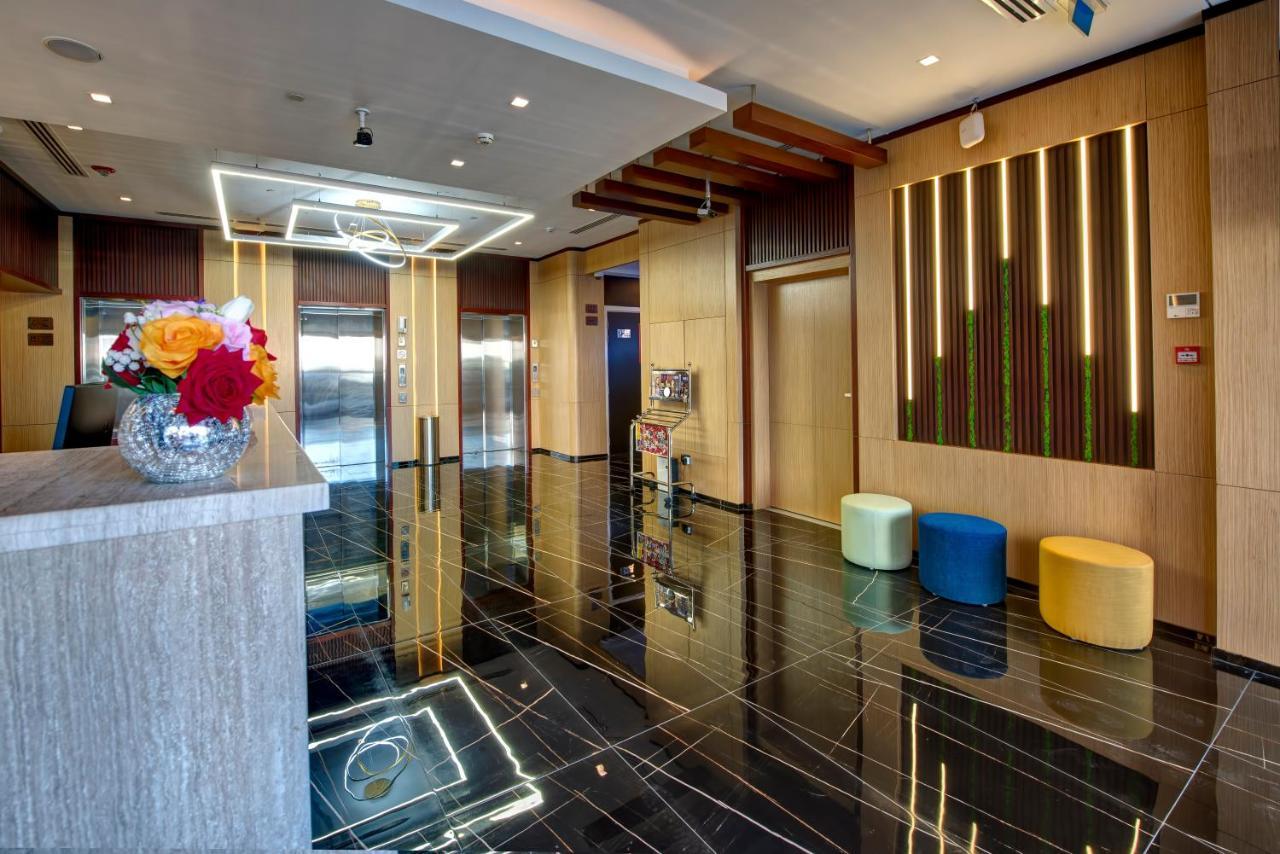 Wescott Hotel Дубай Екстериор снимка