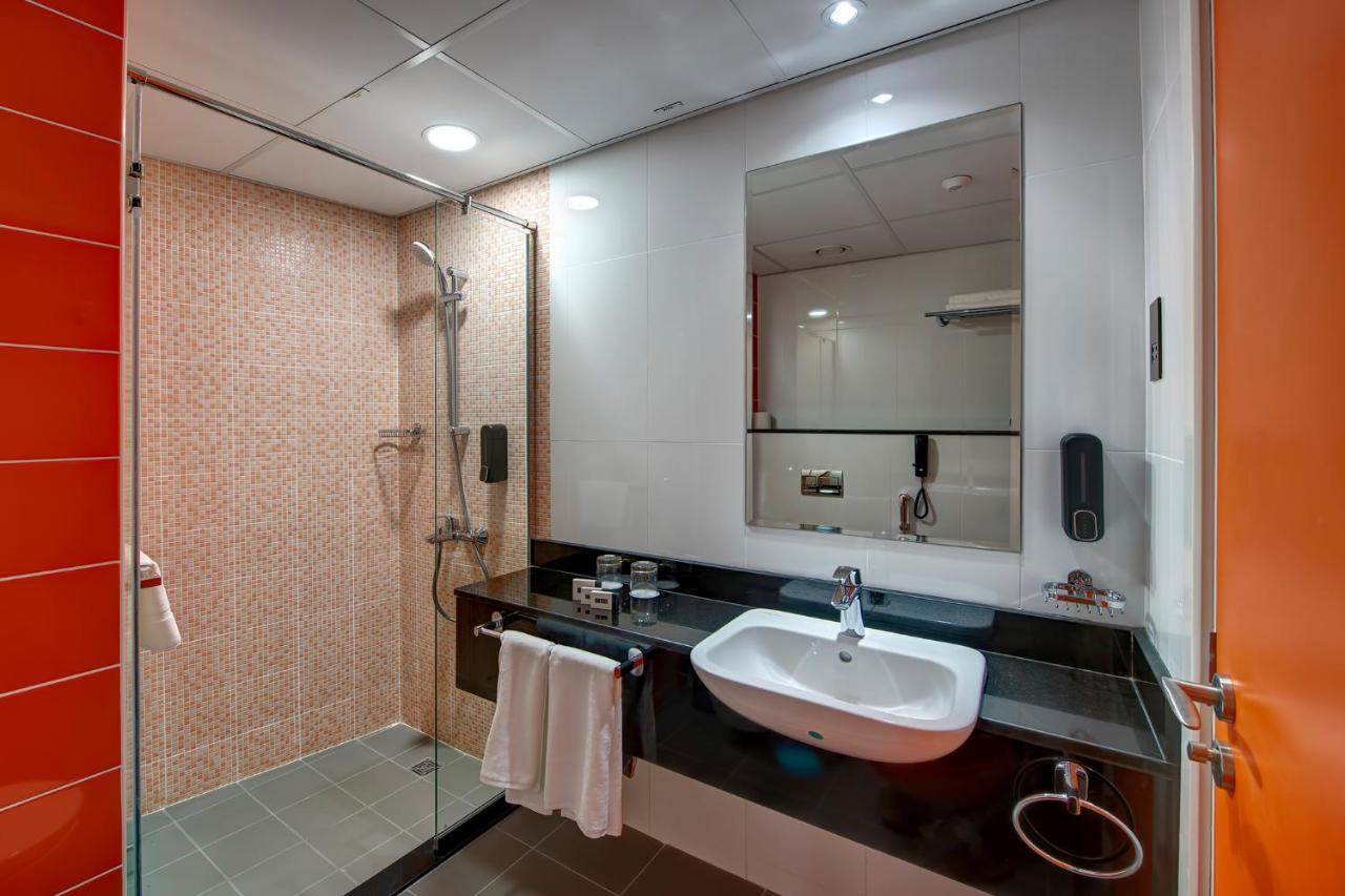 Wescott Hotel Дубай Екстериор снимка