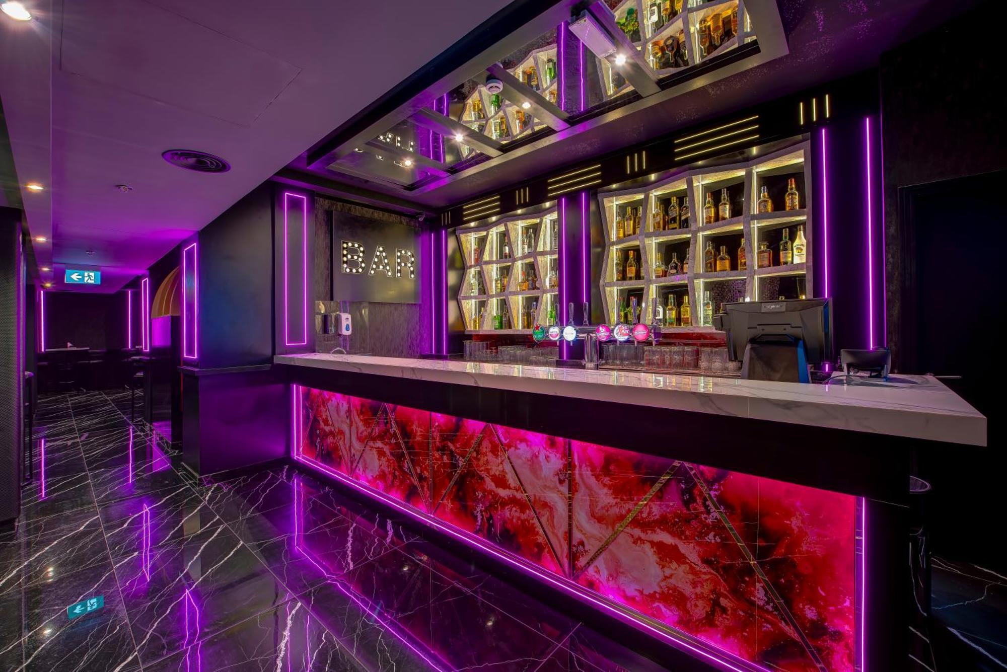 Wescott Hotel Дубай Екстериор снимка