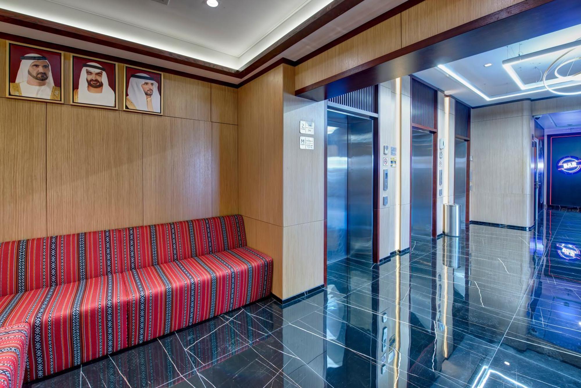 Wescott Hotel Дубай Екстериор снимка