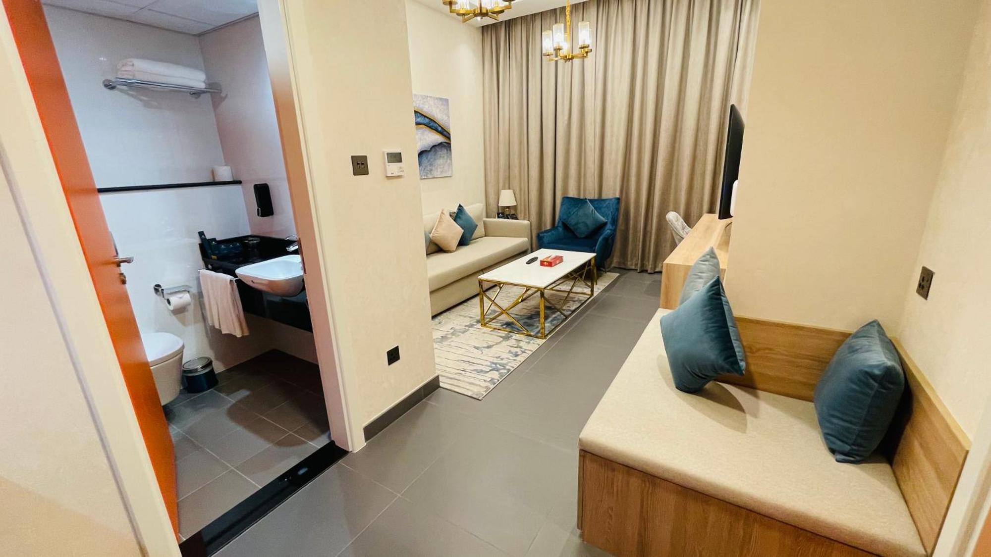 Wescott Hotel Дубай Екстериор снимка
